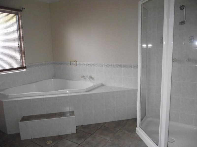 40 Kangaroo Avenue, Bongaree QLD 4507