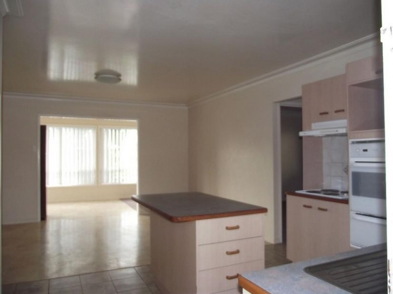 40 Kangaroo Avenue, Bongaree QLD 4507