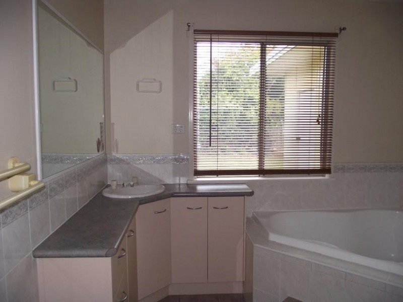 40 Kangaroo Avenue, Bongaree QLD 4507