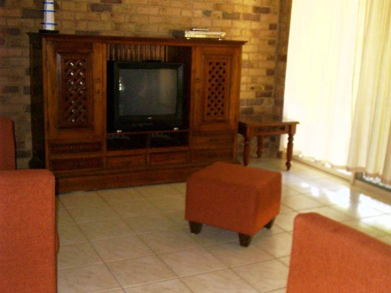17 Eighth Ave, Bribie Island QLD 4507