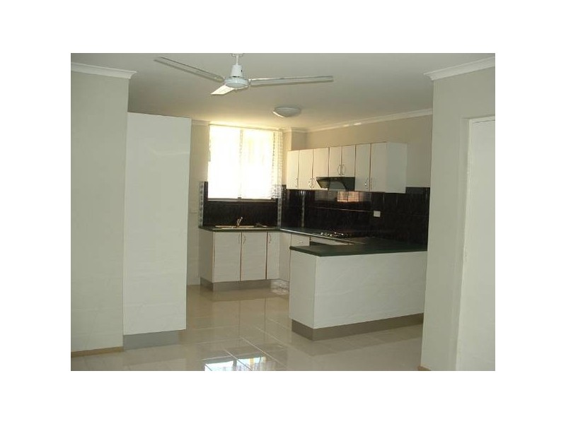 4/8 Winston Dr, Bongaree QLD 4507