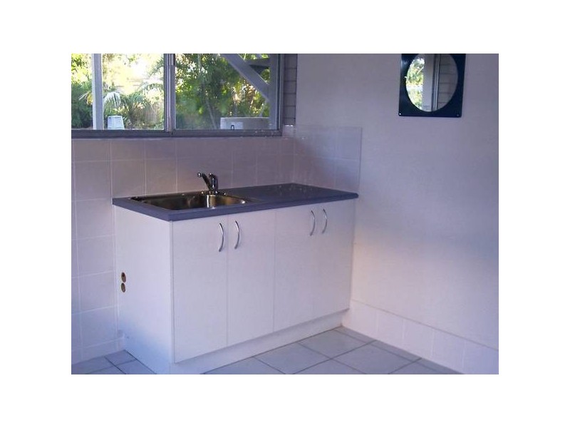 24 Ford St, Bongaree QLD 4507