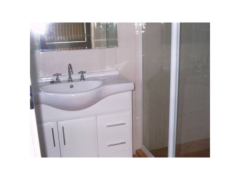 24 Ford St, Bongaree QLD 4507