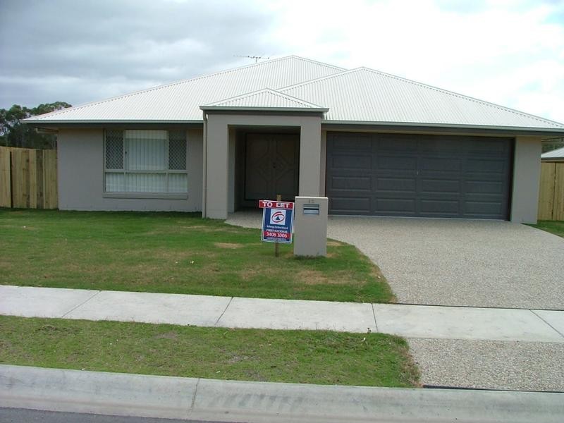 12 Bondi, Sandstone Point QLD 4511