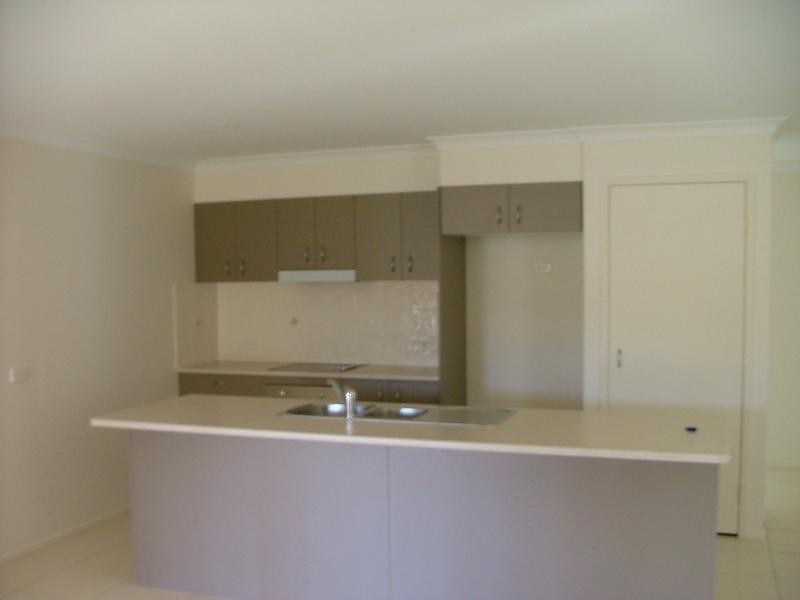 12 Bondi, Sandstone Point QLD 4511