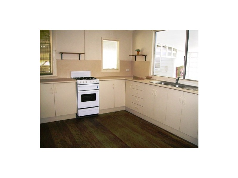 4 Fourth Ave, Bongaree QLD 4507