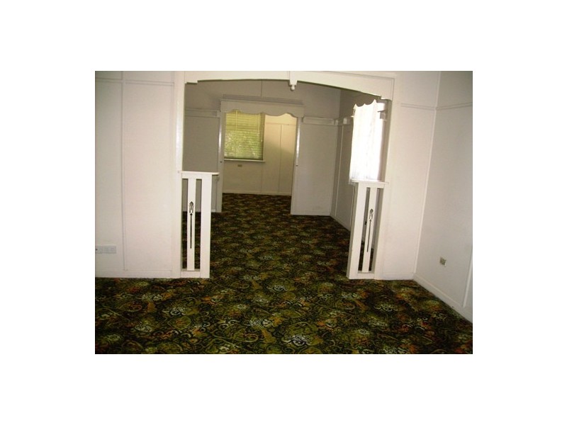 4 Fourth Ave, Bongaree QLD 4507