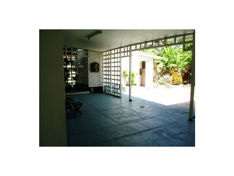 4 Fourth Ave, Bongaree QLD 4507