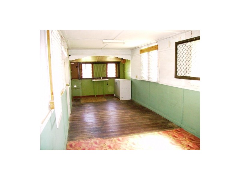 4 Fourth Ave, Bongaree QLD 4507