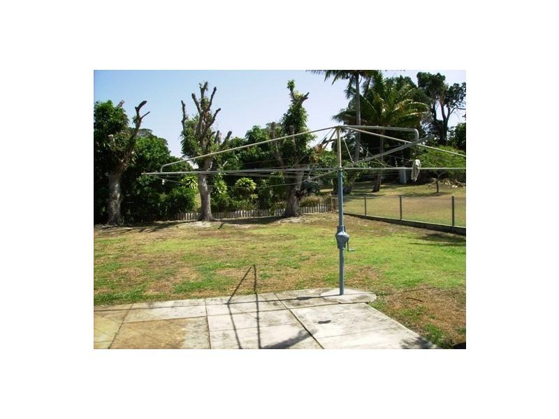 4 Fourth Ave, Bongaree QLD 4507