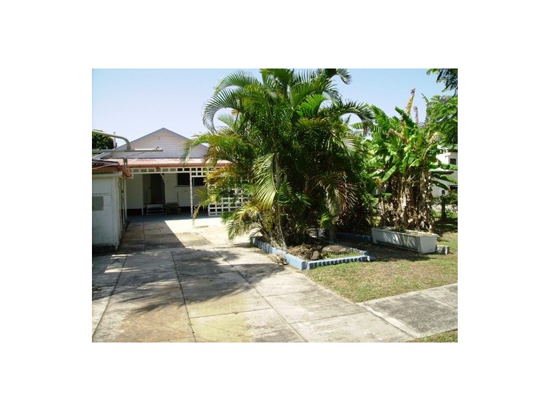 4 Fourth Ave, Bongaree QLD 4507