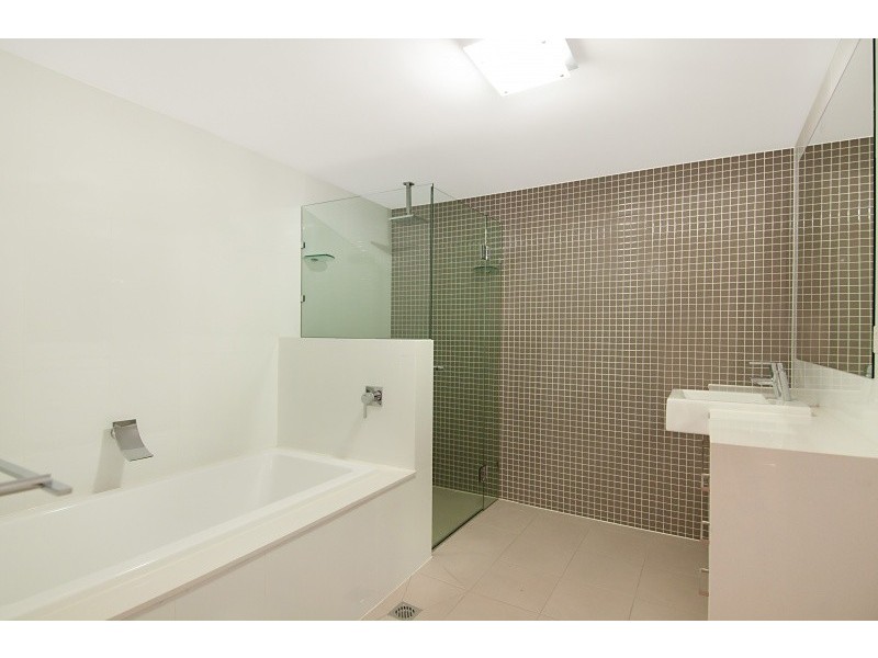 8 Spinnaker Drive, Ningi QLD 4511