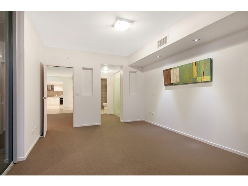 8 Spinnaker Drive, Ningi QLD 4511