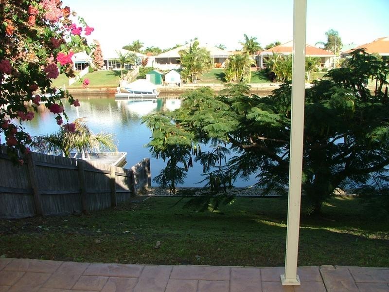 1/9 Pentas St, Bongaree QLD 4507