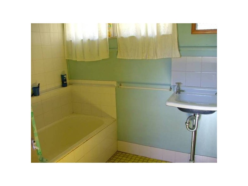 5 Roggen St, Bongaree QLD 4507