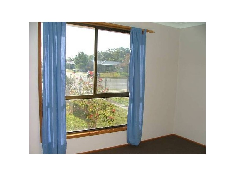 61 Bestman Road, Sandstone Point QLD 4511