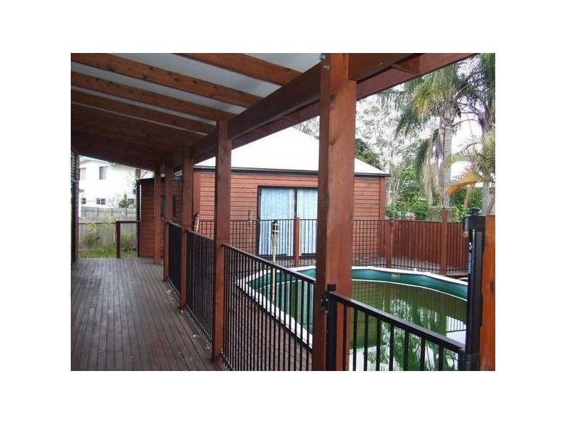 8 Pelican Street, Bribie Island QLD 4507