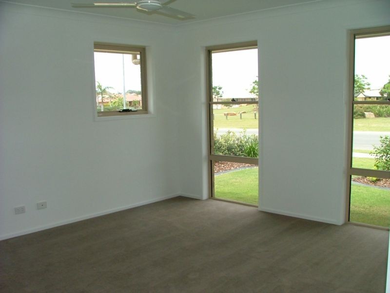 236 Bestman Road, Sandstone Point QLD 4511