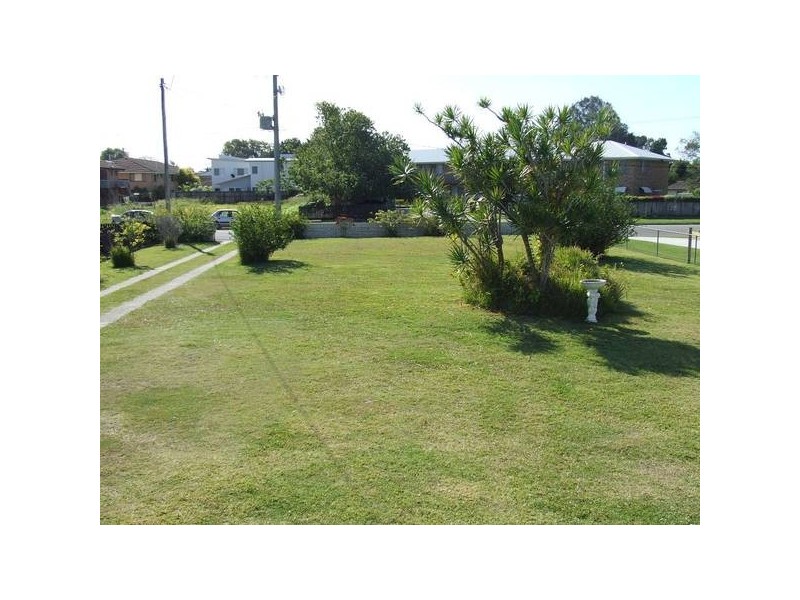 14 Hall Avenue, Bribie Island QLD 4507