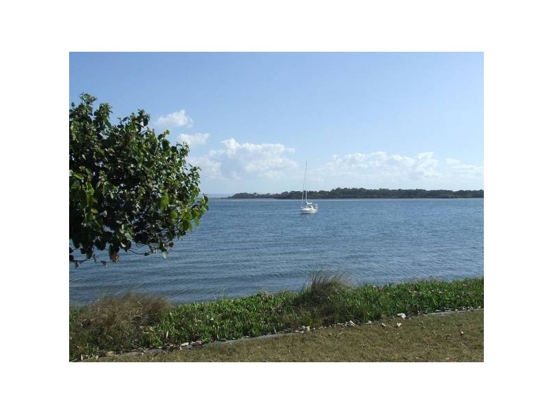 14 Hall Avenue, Bribie Island QLD 4507