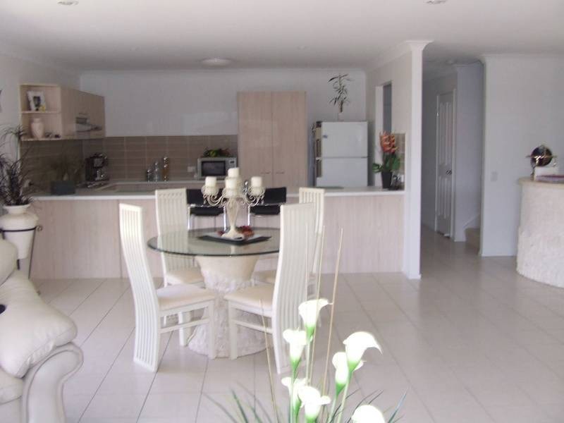 242 Bestman Road East, Sandstone Point QLD 4511