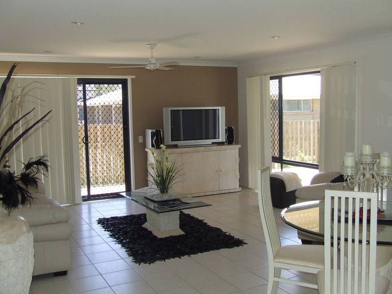 242 Bestman Road East, Sandstone Point QLD 4511