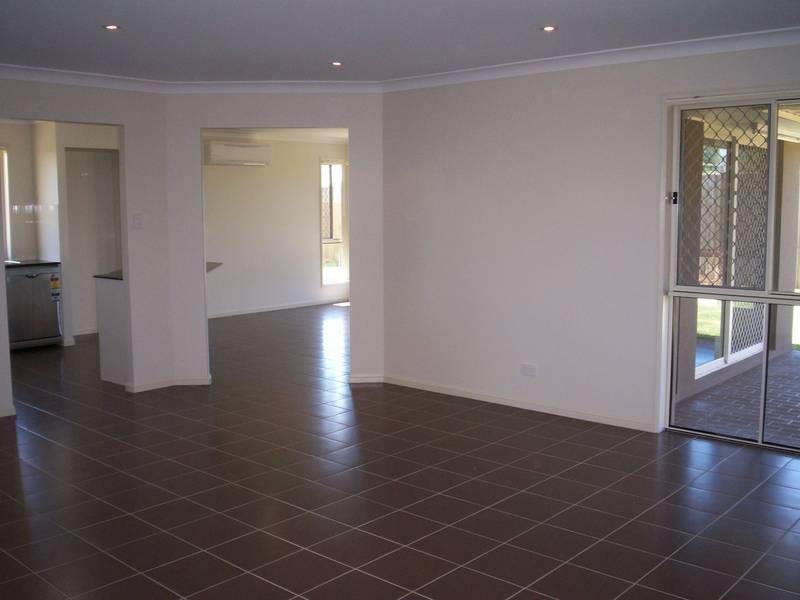 85 Sandheath Place, Ningi QLD 4511