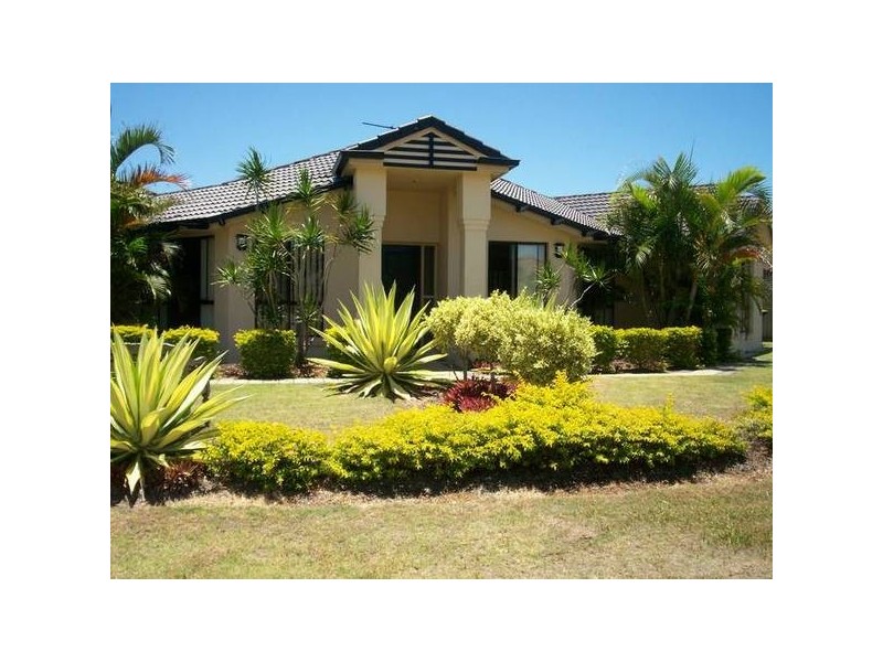 28 Bowprit Cres, Banksia Beach QLD 4507