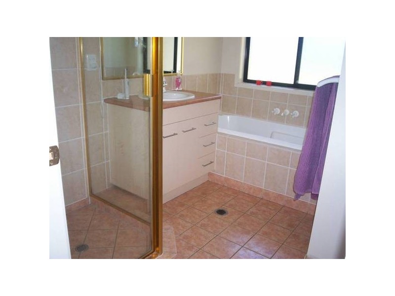 28 Bowprit Cres, Banksia Beach QLD 4507