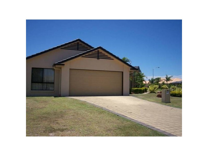 28 Bowprit Cres, Banksia Beach QLD 4507