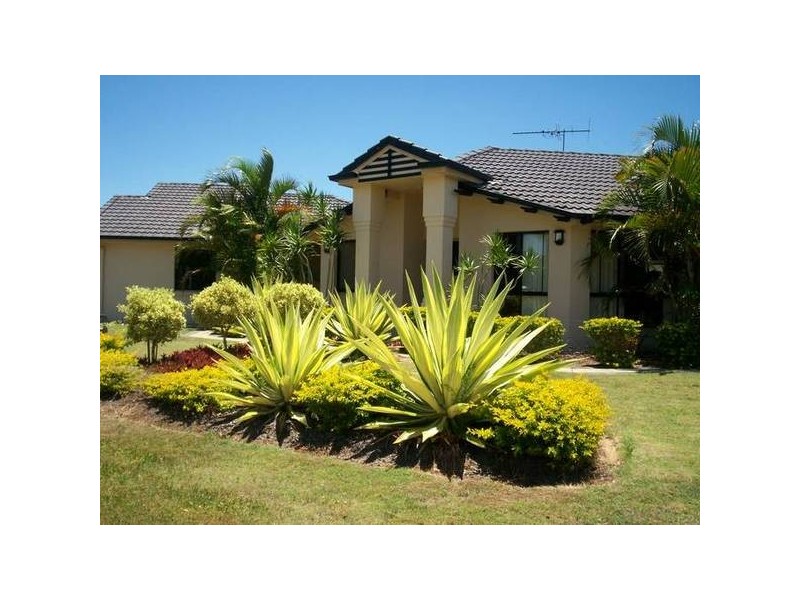 28 Bowprit Cres, Banksia Beach QLD 4507
