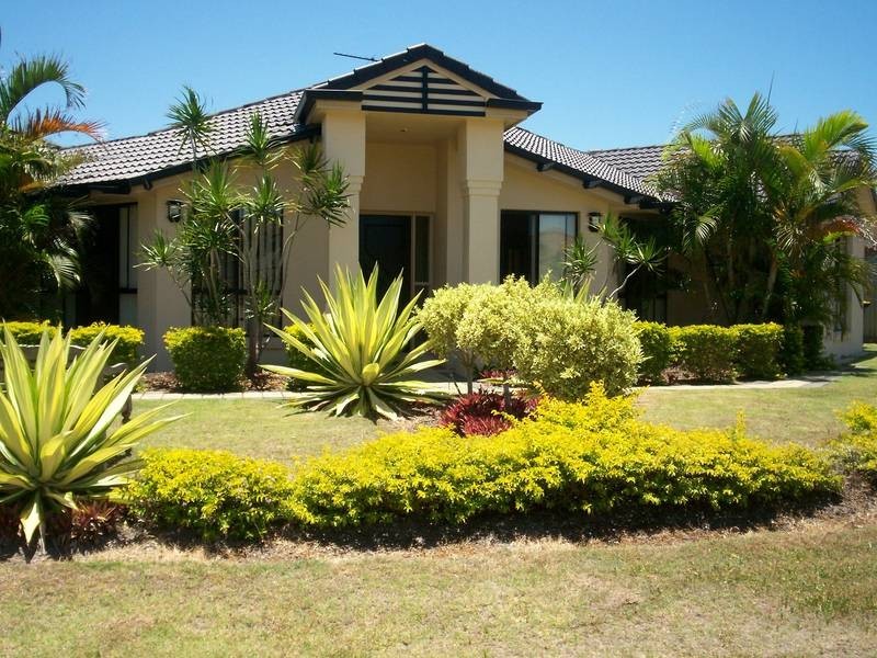 28 Bowsprit Cres, Banksia Beach QLD 4507