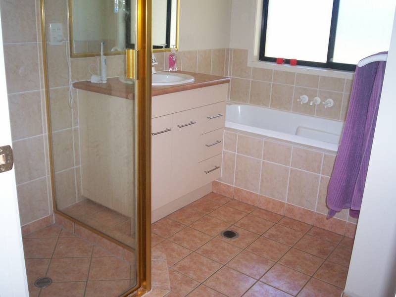 28 Bowsprit Cres, Banksia Beach QLD 4507