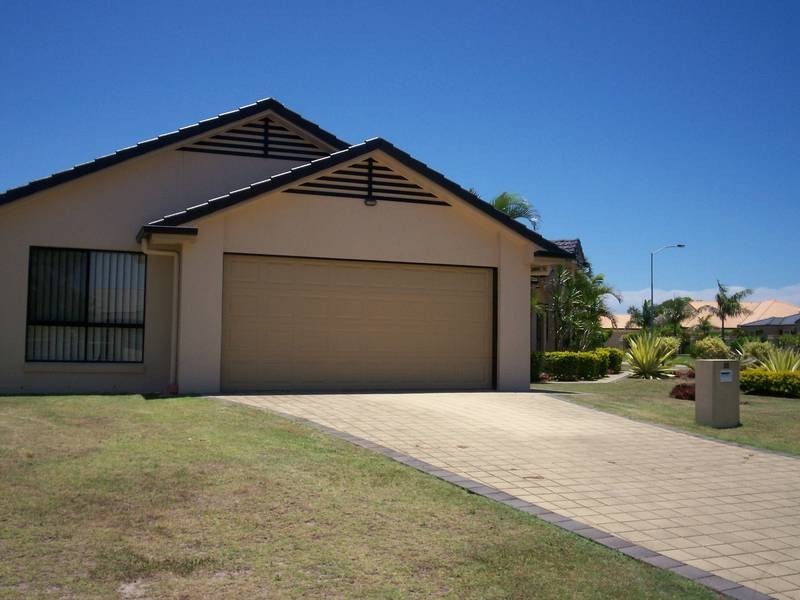 28 Bowsprit Cres, Banksia Beach QLD 4507