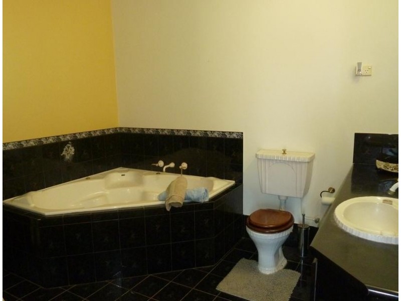 1 Howe Drive, Cable Beach WA 6726