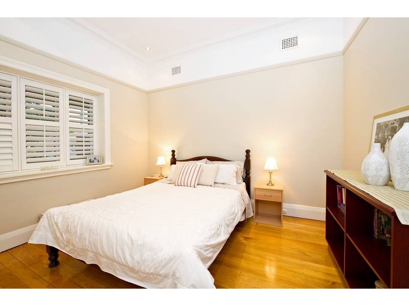 8 Russell Street, Russell Lea NSW 2046