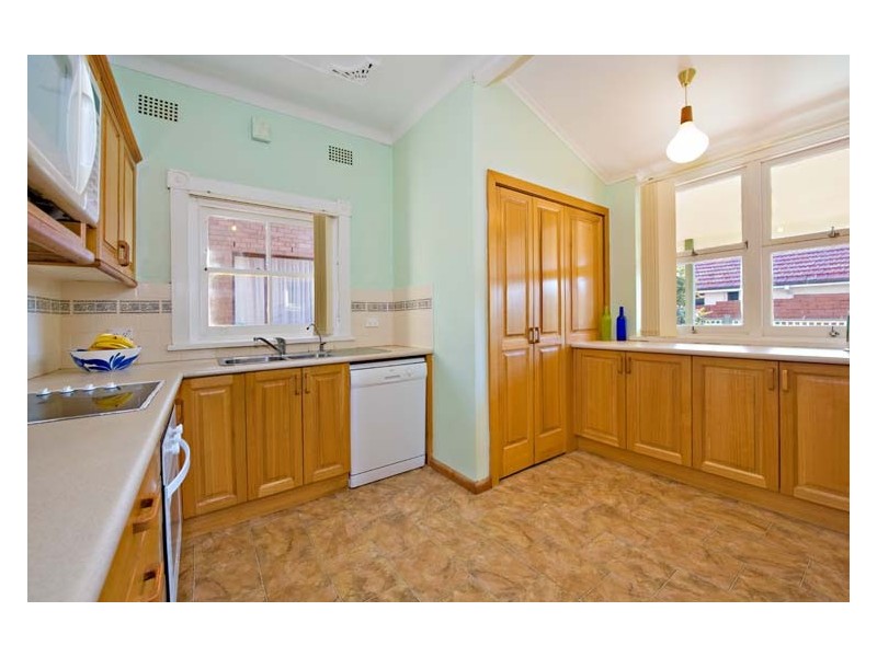 16 First Avenue, Rodd Point NSW 2046