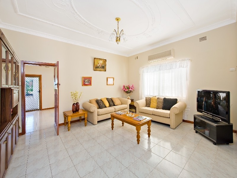 20 Clare Crescent, Russell Lea NSW 2046