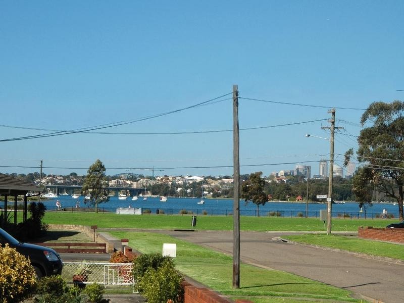 8 Noble Street, Rodd Point NSW 2046