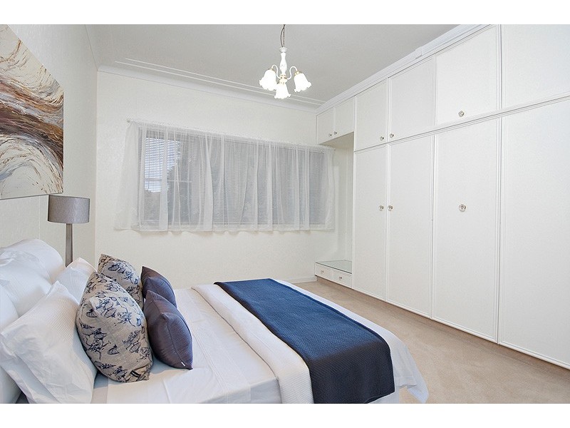 8 Noble Street, Rodd Point NSW 2046
