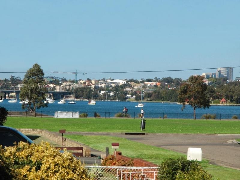 8 Noble Street, Rodd Point NSW 2046