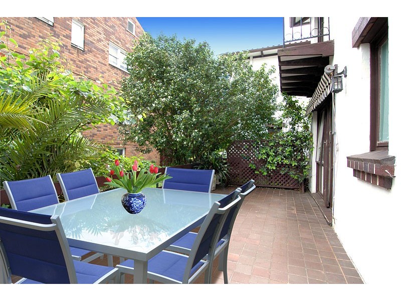 2/8 The Close, Hunters Hill NSW 2110