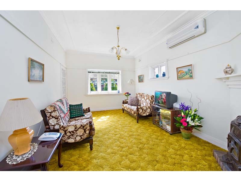 6 Speed Avenue, Russell Lea NSW 2046