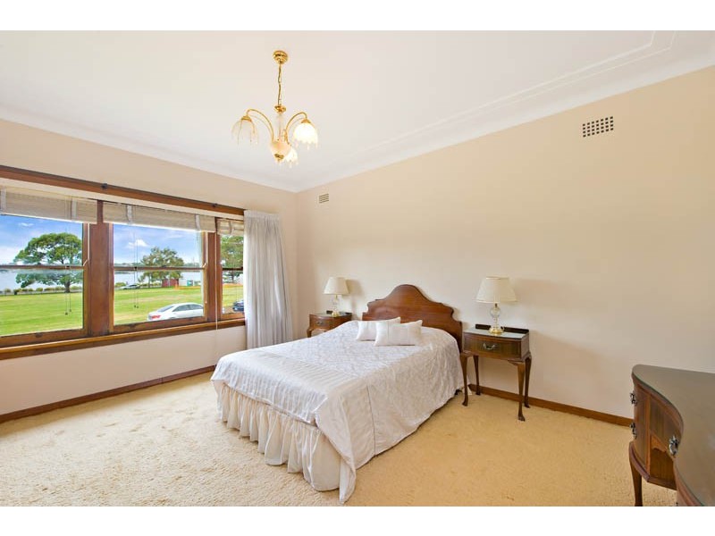 33 Nield Avenue, Rodd Point NSW 2046