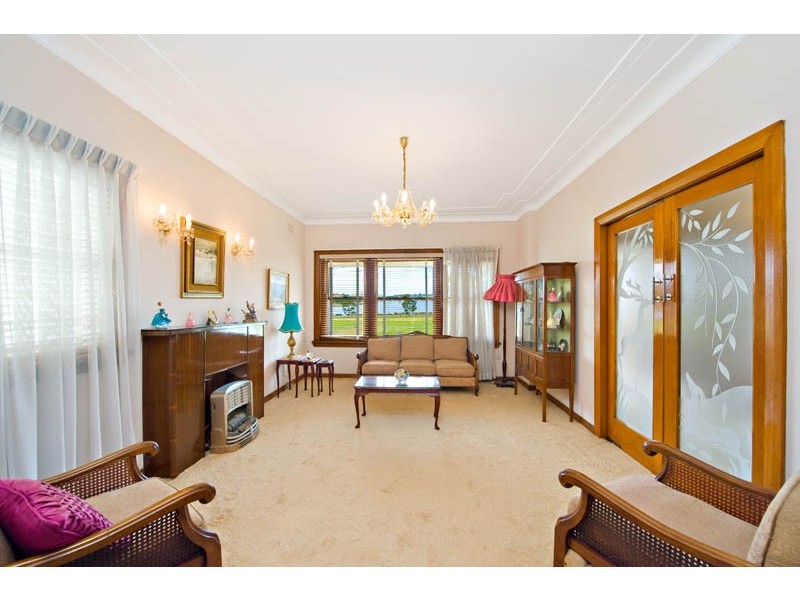 33 Nield Avenue, Rodd Point NSW 2046