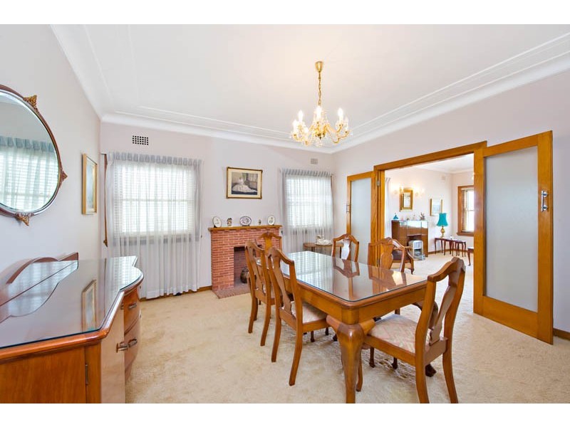 33 Nield Avenue, Rodd Point NSW 2046