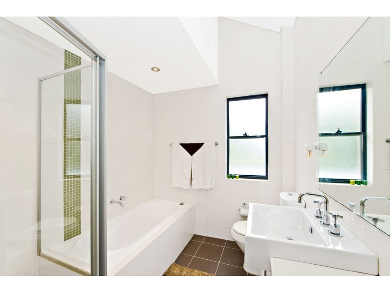2/13A Blackwall Point Road, Chiswick NSW 2046