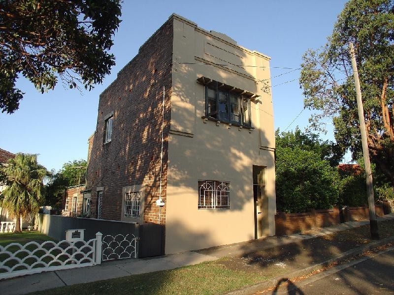 2/16a Hampden Road, Russell Lea NSW 2046