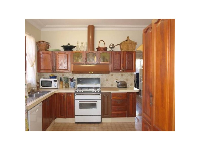 8 Cairns Avenue, Rodd Point NSW 2046