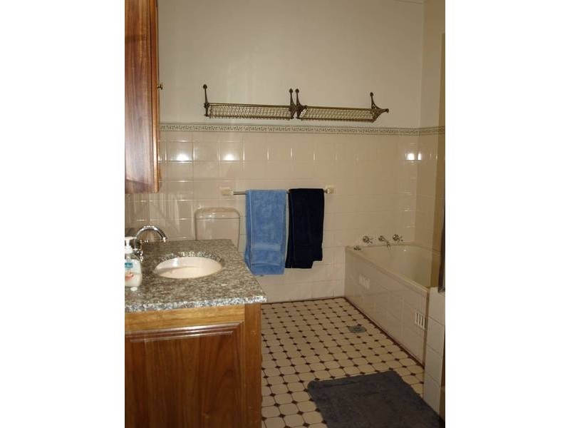 8 Cairns Avenue, Rodd Point NSW 2046